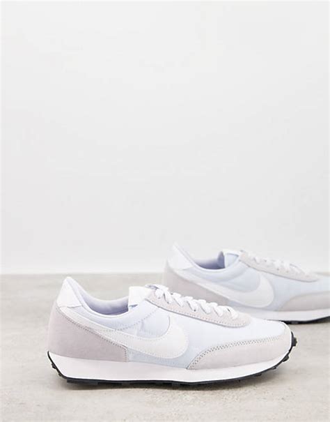 Nike – Daybreak – Sneaker in Babyblau und Weiß